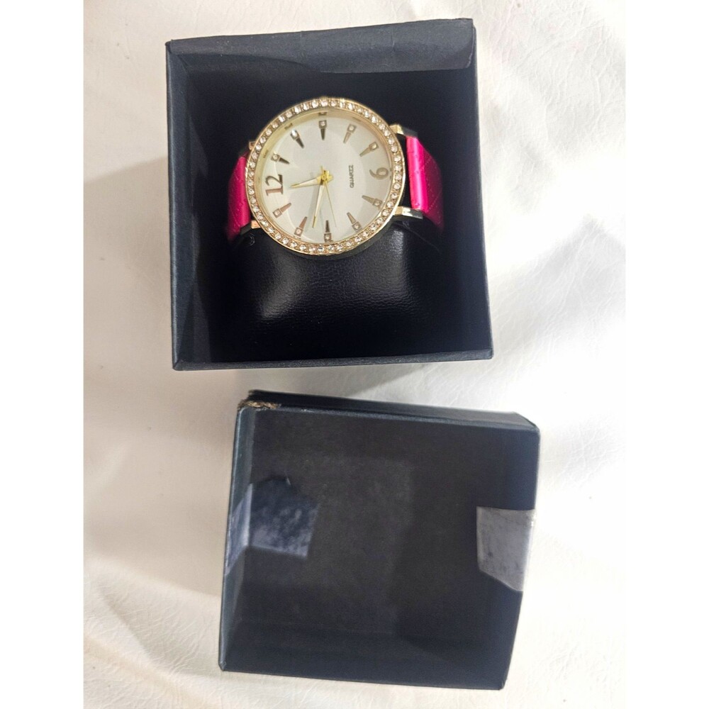 Women’s Quartz Dress Watch Pink Faux Leather Strap White Dial Gold Tone UNTESTED